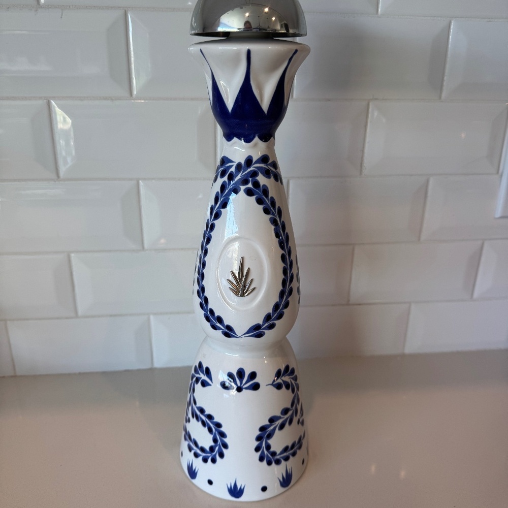 Clase Azul Reposado Tequila Ceramic Bottle Decanter Agave Emble - Bottle 750ML